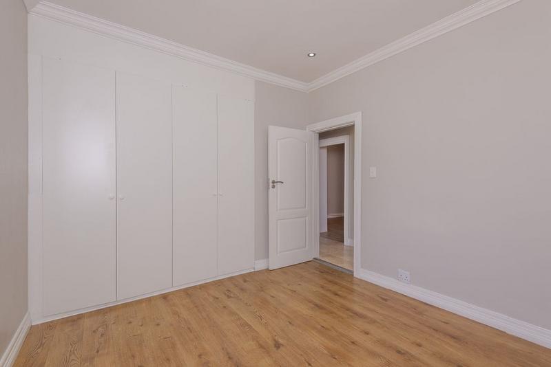 To Let 5 Bedroom Property for Rent in Constantia Western Cape